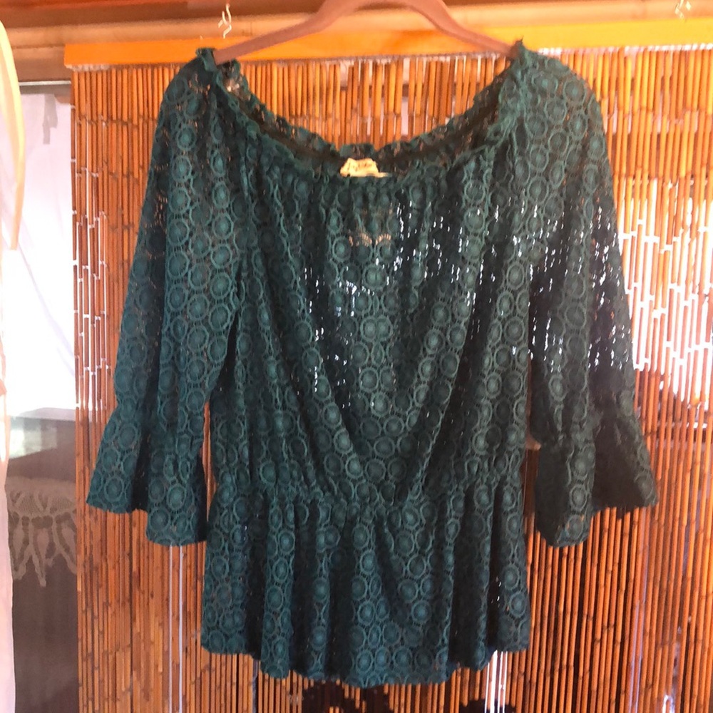 Ladies cute little lily white top size medium